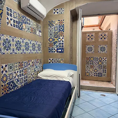 San Nicola & Mini בית הארחה